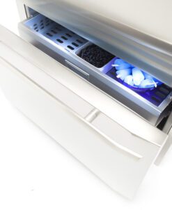 Integrierte Eiswürfelbereiter in das Gefrierfach.